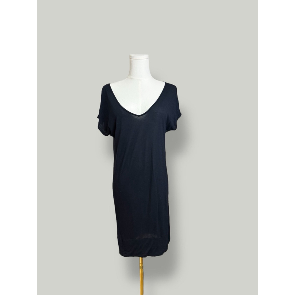 ARITZIA COMMUNITY T-Shirt Dress Women Size Medium Black Tee V-neckline Stretchy